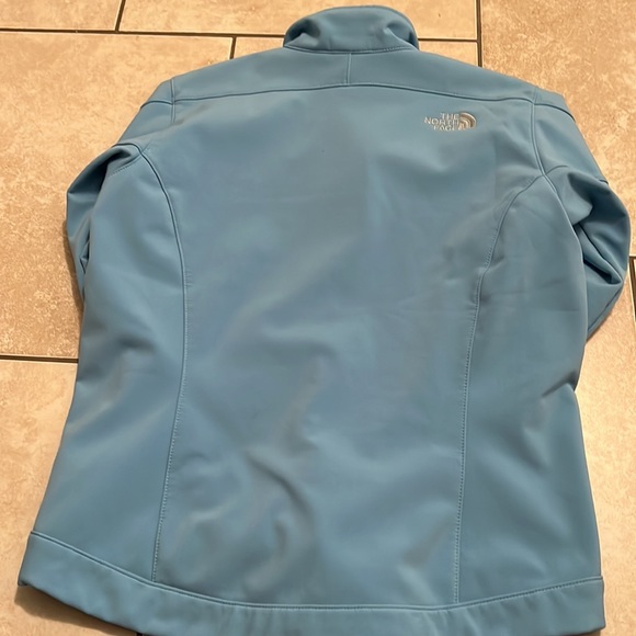 Woman’s north face jacket - Picture 4 of 4